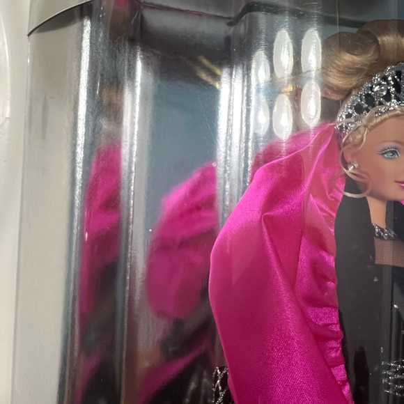 Two Barbie Vintage 1998 and 1994 Happy Holidays Edition, one NIB - Picture 6 of 12